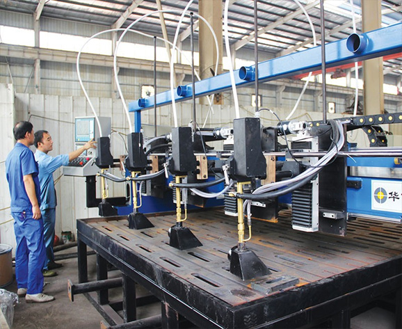 4枪头复合耐磨板堆焊专机