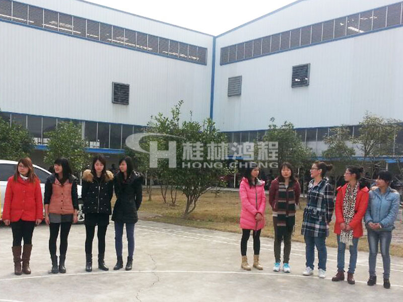 桂林J9.COM员工活动多多，开设员工心得分享，磨粉机生产经验分享，共同进步，提高每个人的职业技能与人品德行。